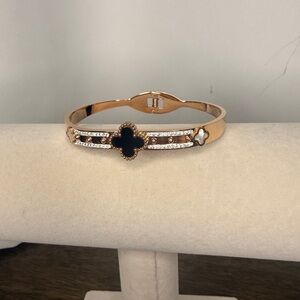 Chic Gold and Black Bracelet with Crystal Accents